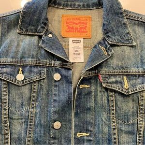 Levi’s Denim Jacket Unisex (Girl’s size Med/10-12)